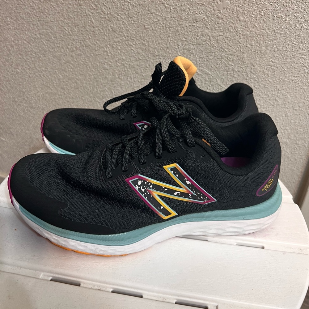 New Balance fresh foam 680 Sneaker size 9.5 like new